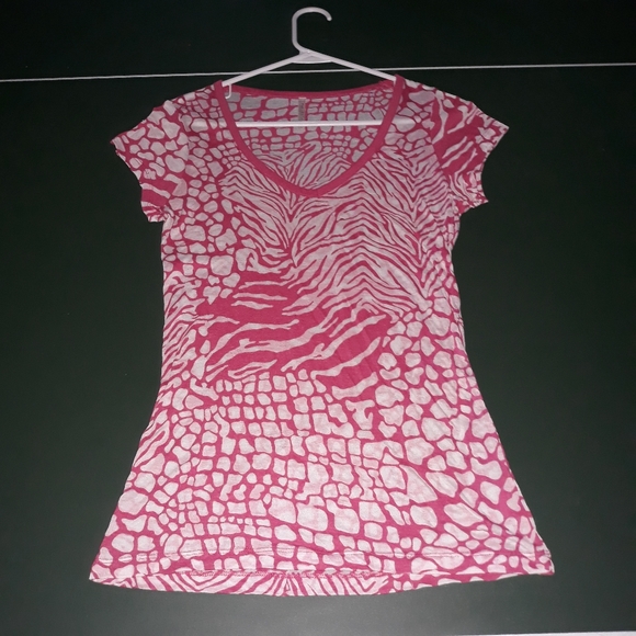 Rue21 red animal print short sleeve blouse size Large - Picture 6 of 10